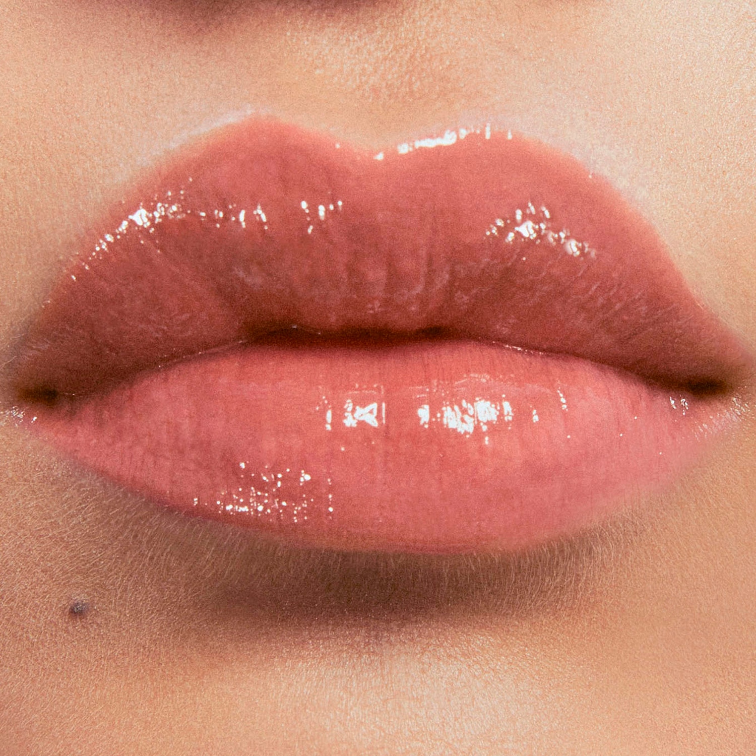 LOVESHINE EL NUEVO LABIAL DE ALTO BRILLO (LABIAL EN BARRA CON EFECTO BRILLOSO)
